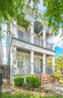 $715,000 | 1003 East 25th Street, Houston, TX 77009