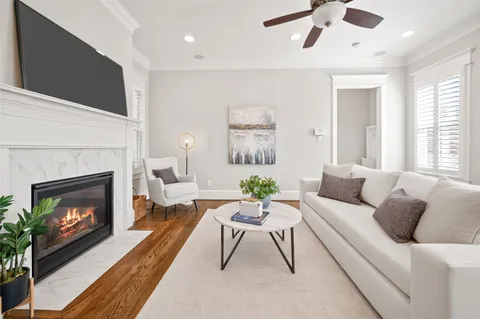 $715,000 | 1003 East 25th Street, Houston, TX 77009