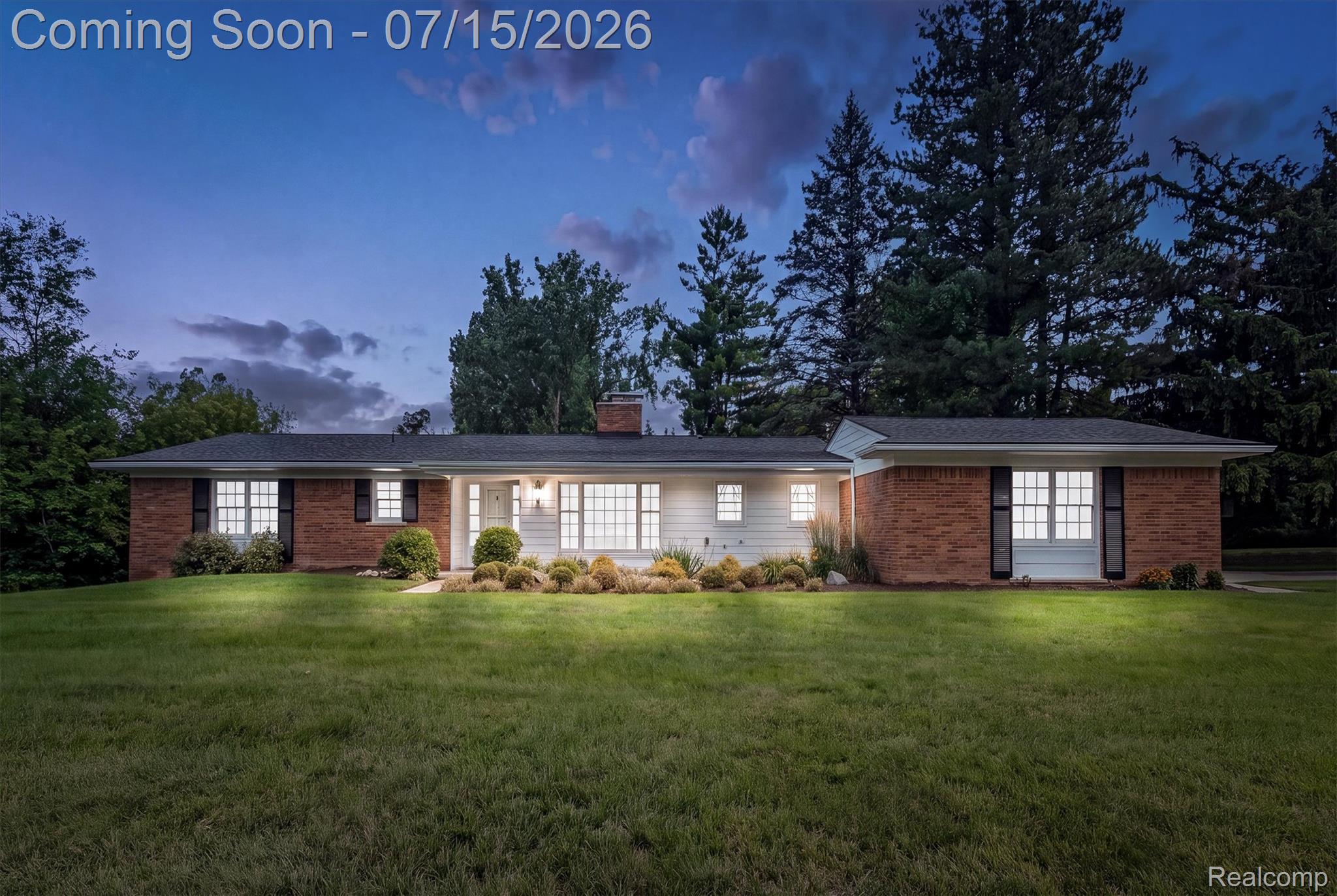 1151 Peveril Road Bloomfield Hills, MI 48304 - Photo 3 of 39 Manicured front lawn and mature trees surrounding the home and neighborhood