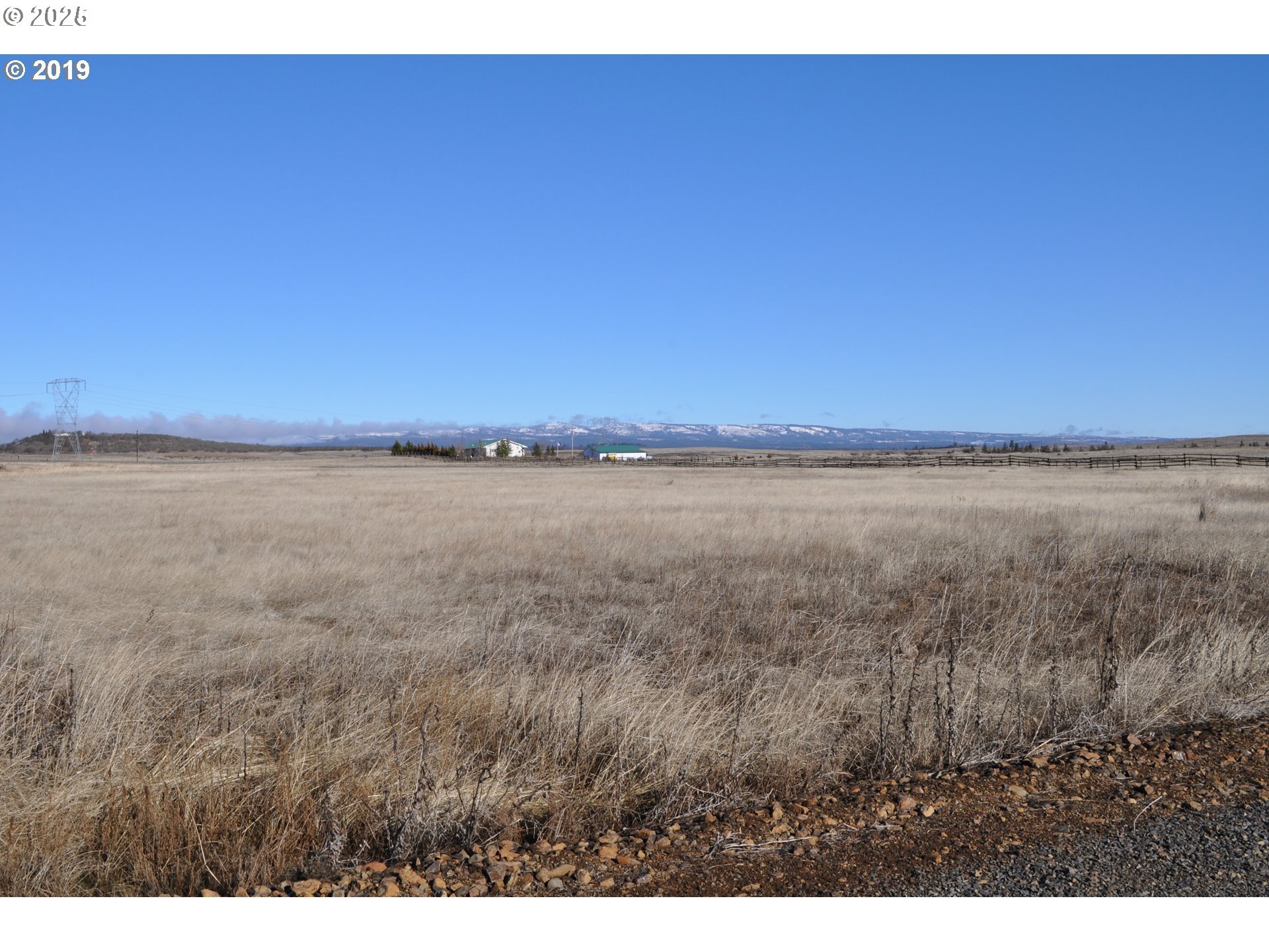 3 Spurs Loop Goldendale, WA 98620 - Photo 2 of 2 a view of an ocean and beach