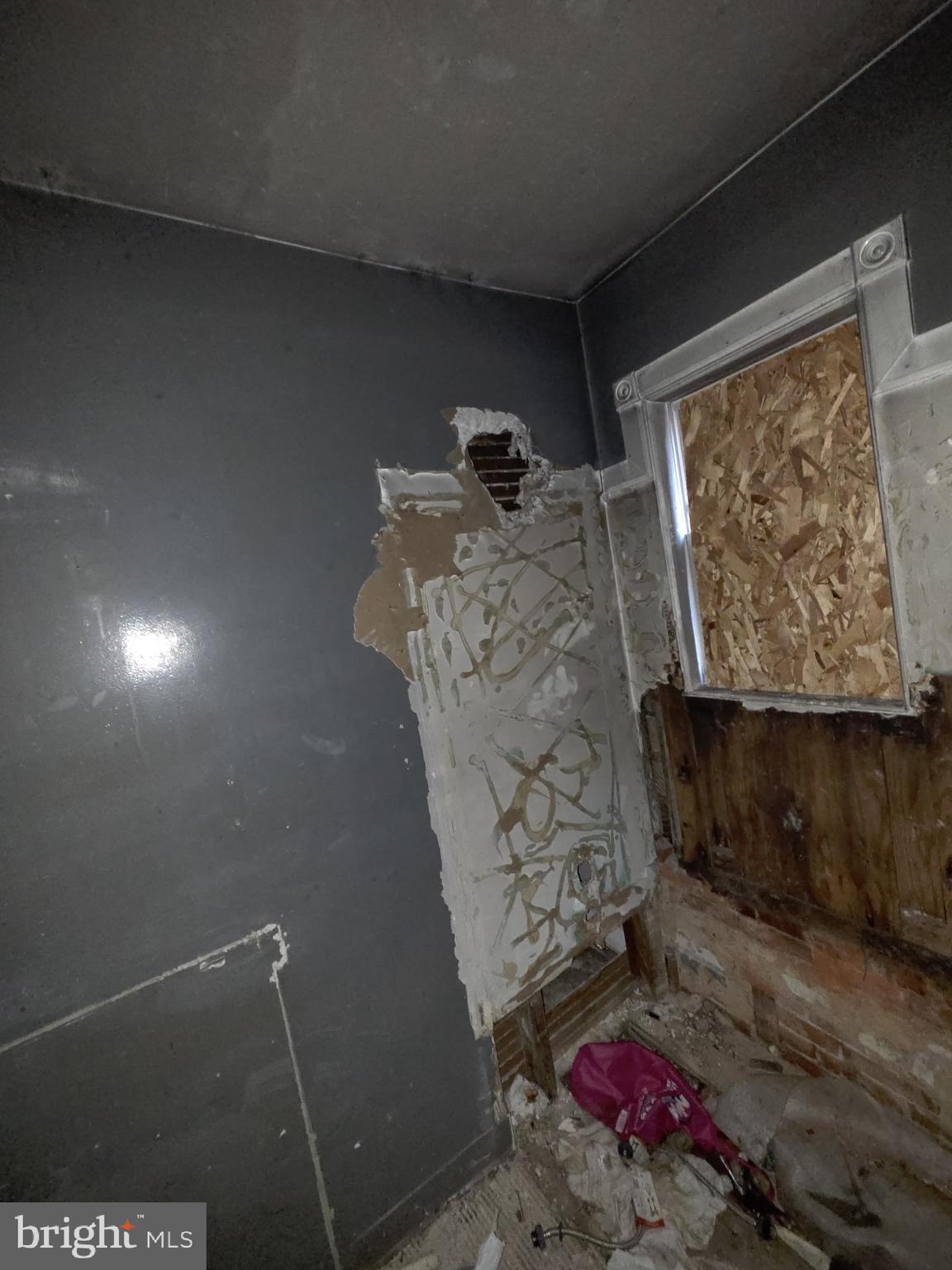 610 West 8th Street Chester, PA 19013 - Photo 8 of 15 a living room with furniture