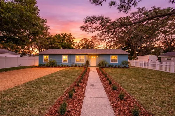 $274,900 | 25 East Charlotte Avenue, Eustis, FL 32726