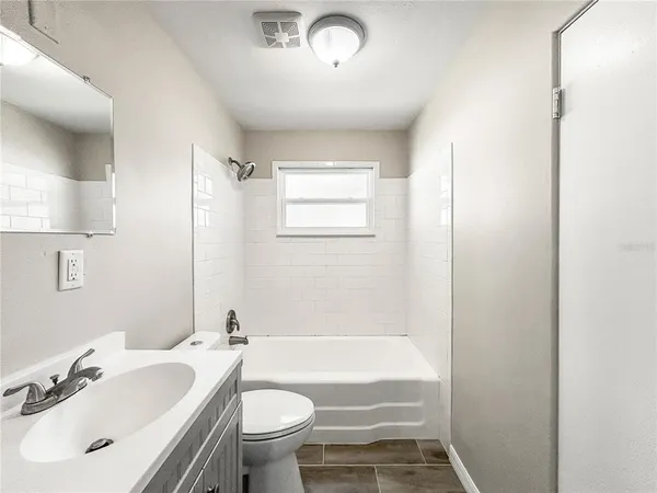 $274,900 | 25 East Charlotte Avenue, Eustis, FL 32726