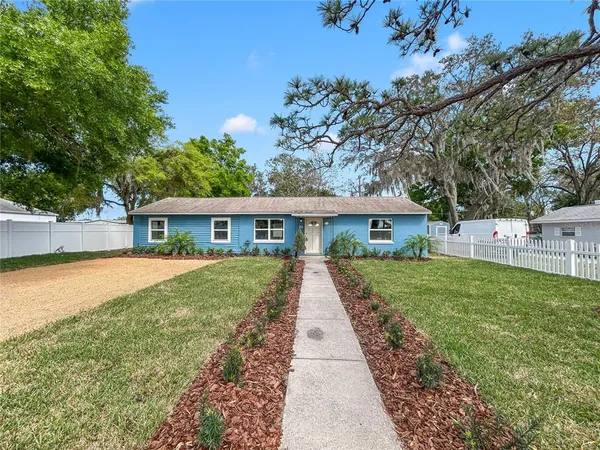 $274,900 | 25 East Charlotte Avenue, Eustis, FL 32726