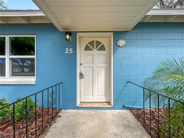 $274,900 | 25 East Charlotte Avenue, Eustis, FL 32726