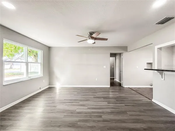 $274,900 | 25 East Charlotte Avenue, Eustis, FL 32726