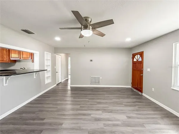 $274,900 | 25 East Charlotte Avenue, Eustis, FL 32726