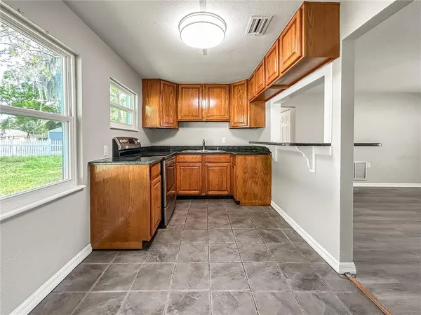 $274,900 | 25 East Charlotte Avenue, Eustis, FL 32726