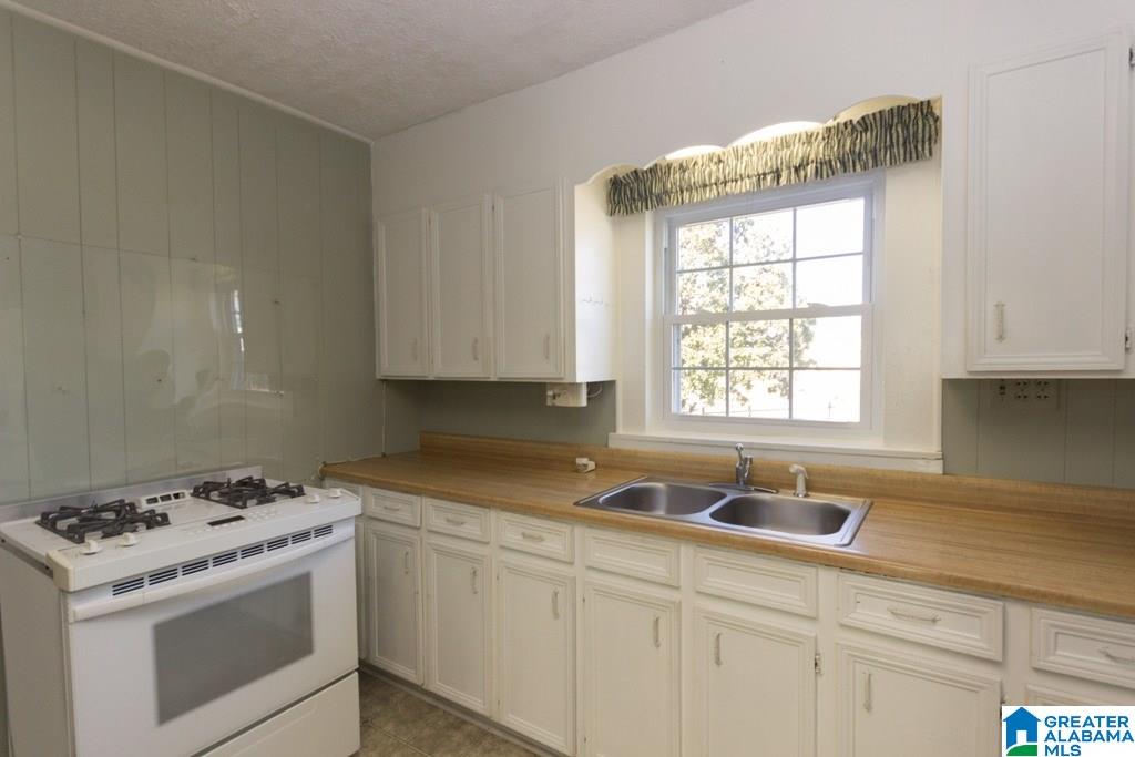 1010 Pipe Street Anniston, AL 36201 - Photo 5 of 43
