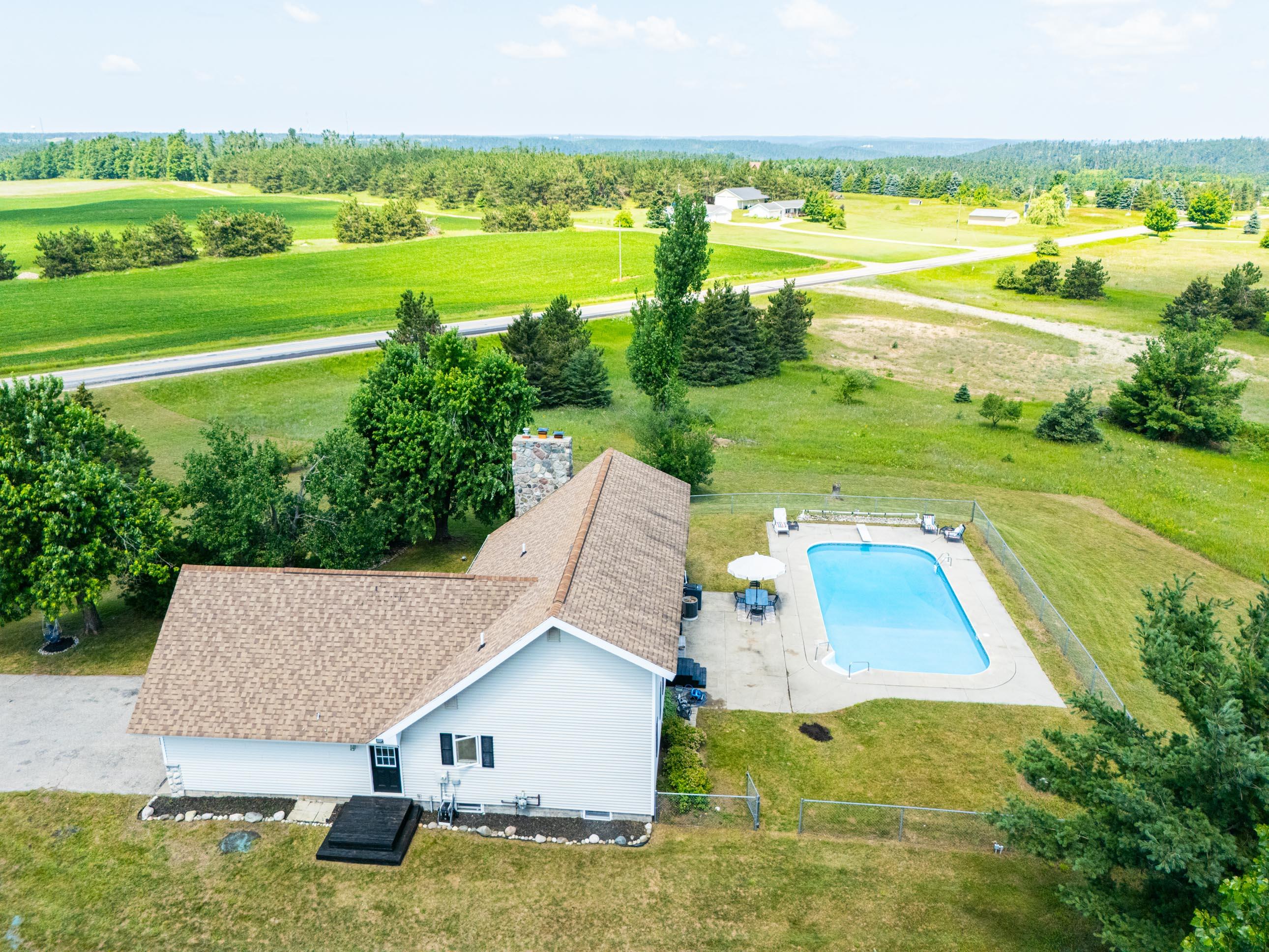 135 Goslow Road Gaylord, MI 49735 - Photo 27 of 29 Gallery Image 27