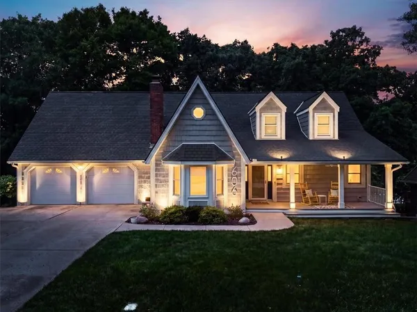 $459,000 | 606 Camelot Drive, Liberty, MO 64068
