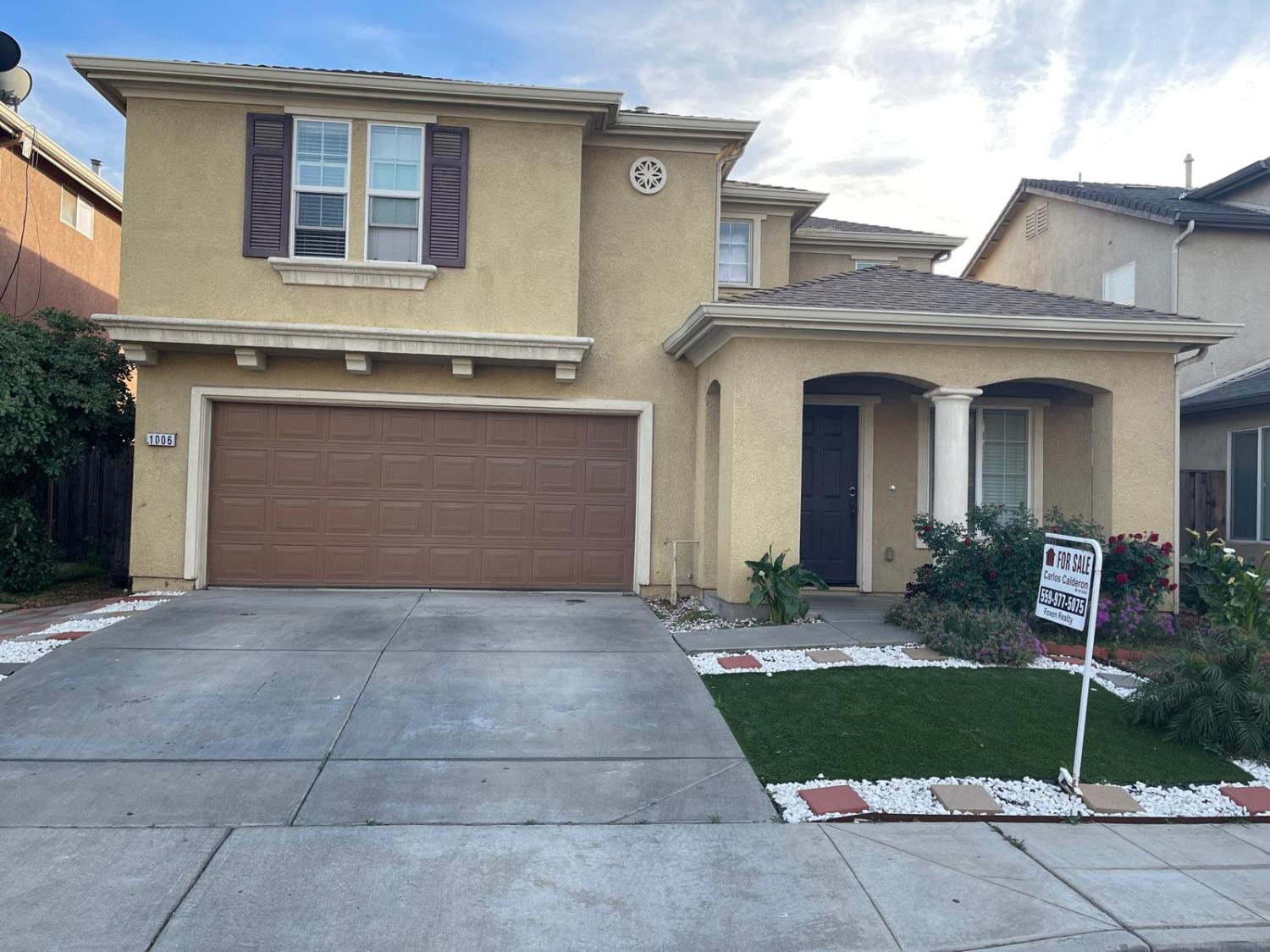 1006 Papaya Street Madera, CA 93638 - Photo 1 of 17 a front view of a house with a yard and garage