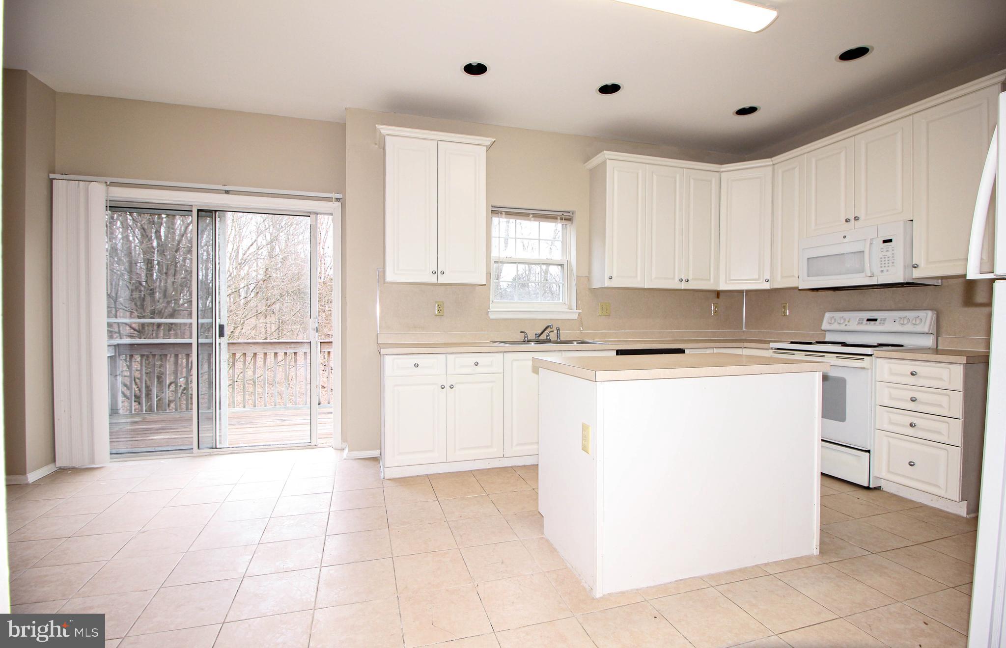127 Julie Road Pottstown, PA 19464 - Photo 12 of 37 Kitchen