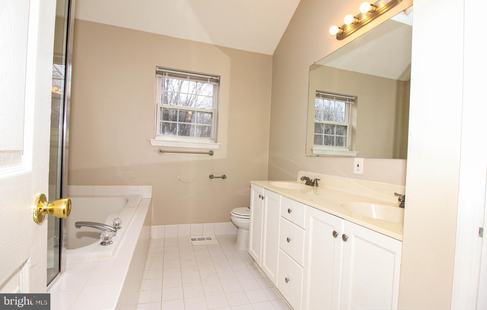 127 Julie Road Pottstown, PA 19464 - Photo 26 of 37 Primary bath