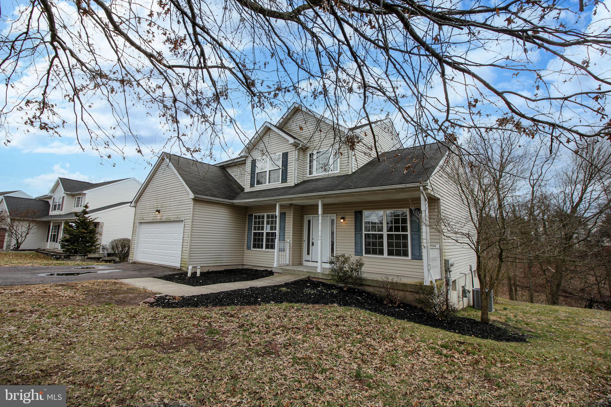 127 Julie Road Pottstown, PA 19464 - Photo 3 of 37 Side