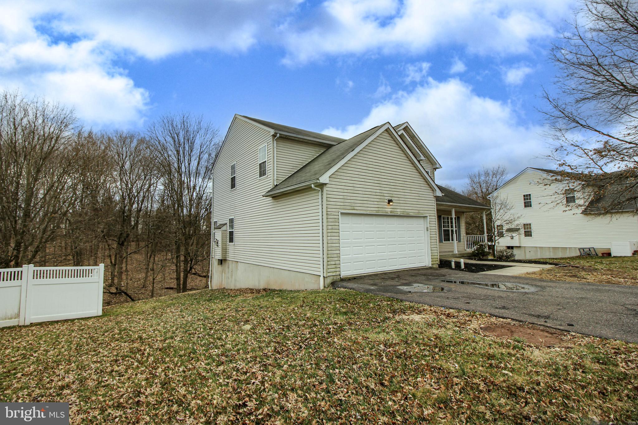 127 Julie Road Pottstown, PA 19464 - Photo 4 of 37 Side