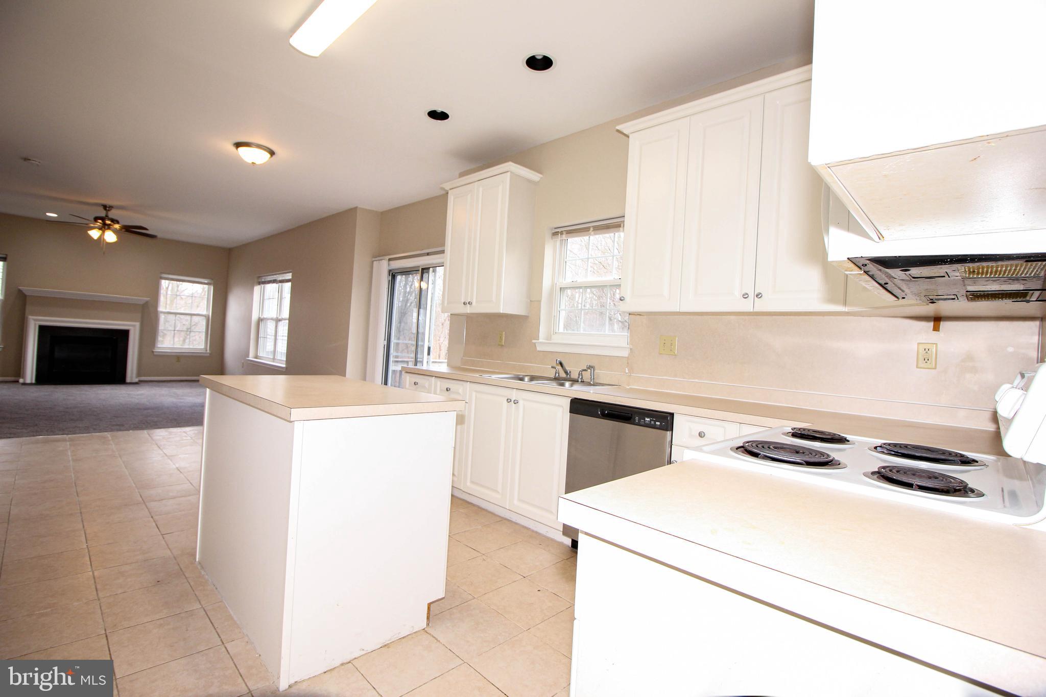127 Julie Road Pottstown, PA 19464 - Photo 9 of 37 Kitchen
