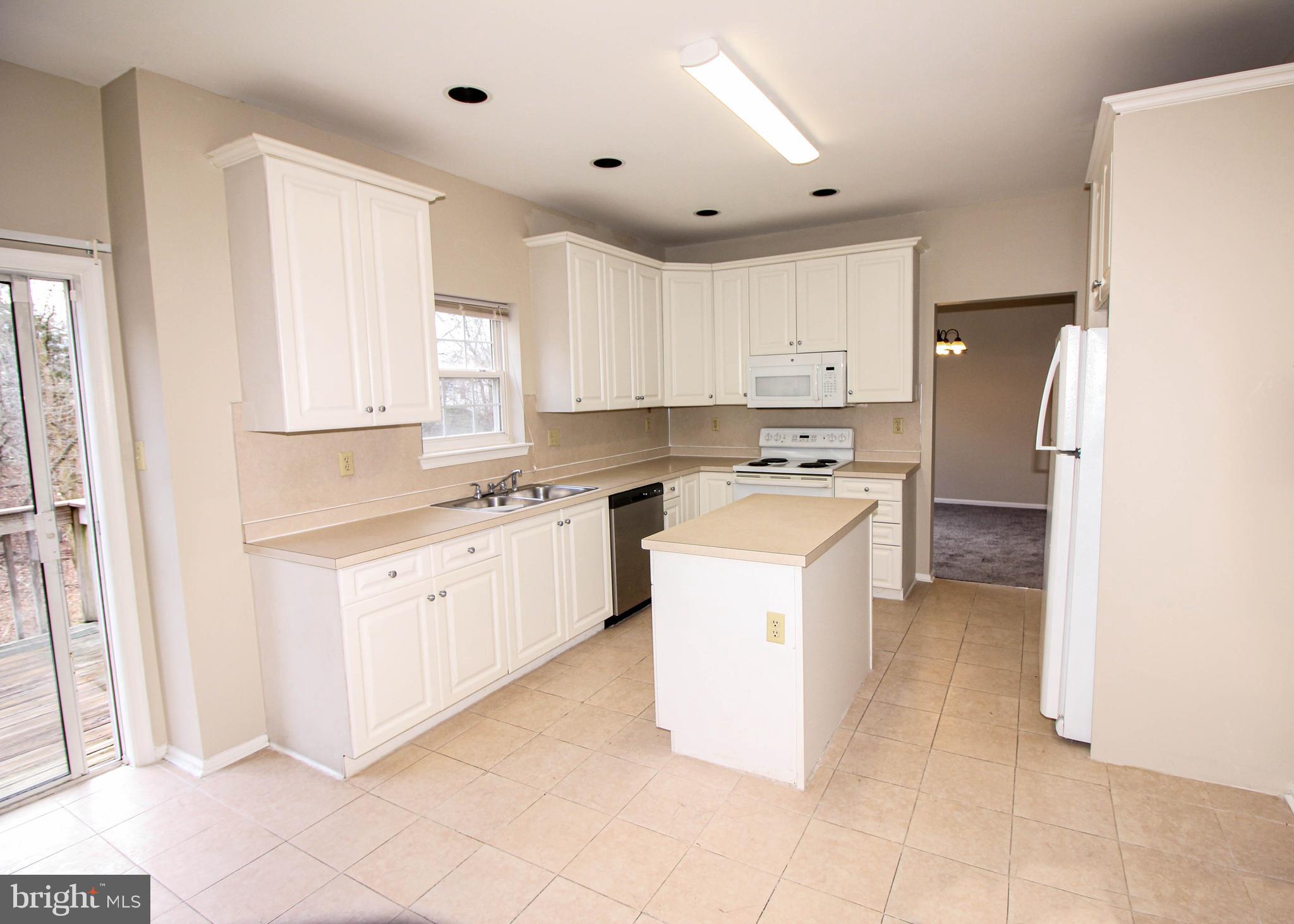 127 Julie Road Pottstown, PA 19464 - Photo 10 of 37 Kitchen