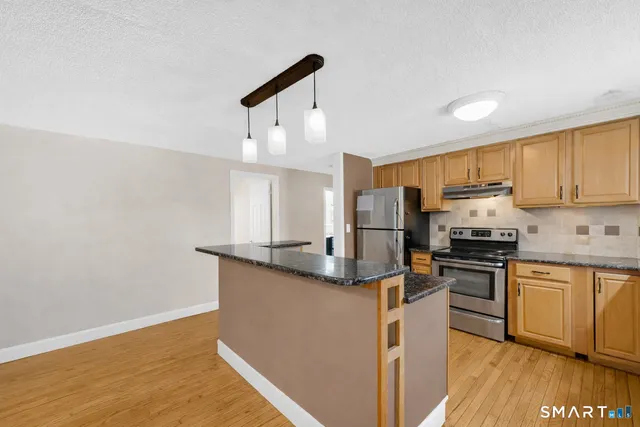 $349,900 | 20 Forest Drive, Wethersfield, CT 06109