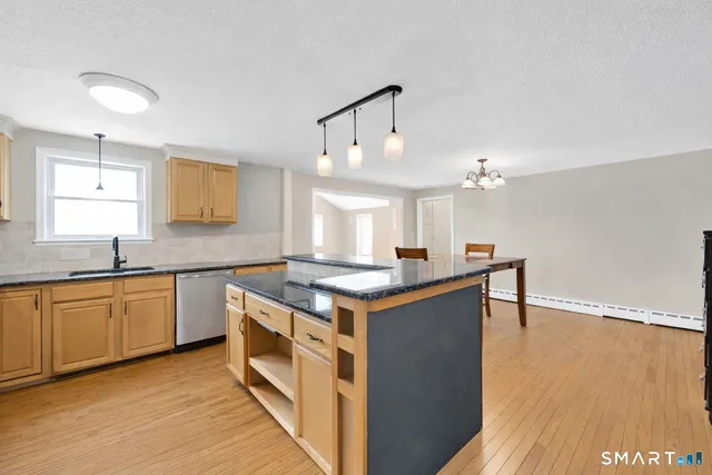 $349,900 | 20 Forest Drive, Wethersfield, CT 06109