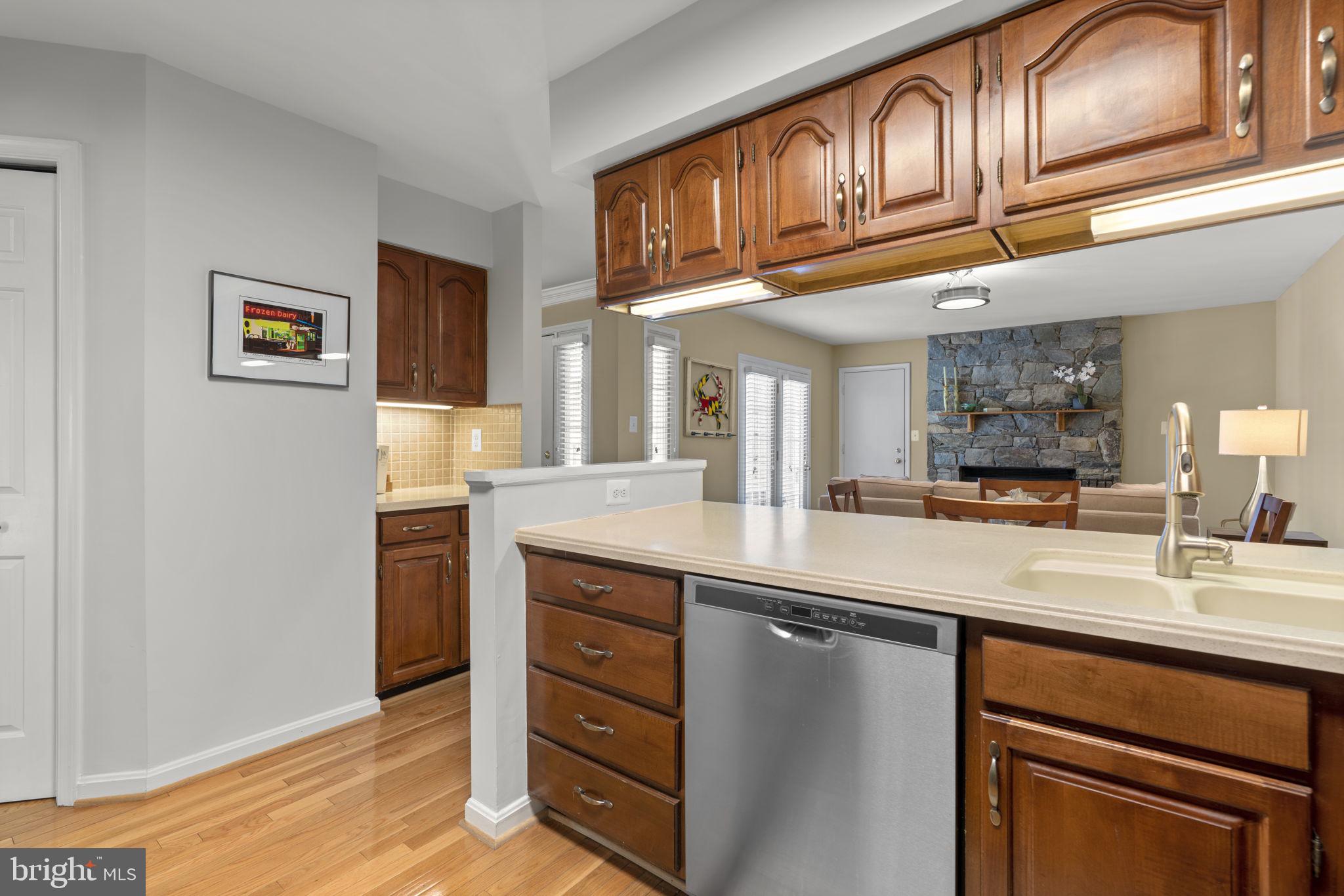 20421 Remsbury Place Gaithersburg, MD 20886 - Photo 4 of 31 Gallery Image 4