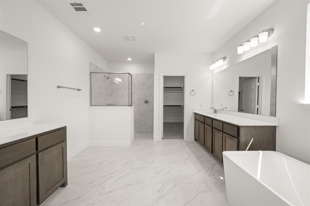 951 Anvil DeSoto, TX 75115 - Photo 33 of 40 951 Anvil Ct- Primary Suite-3