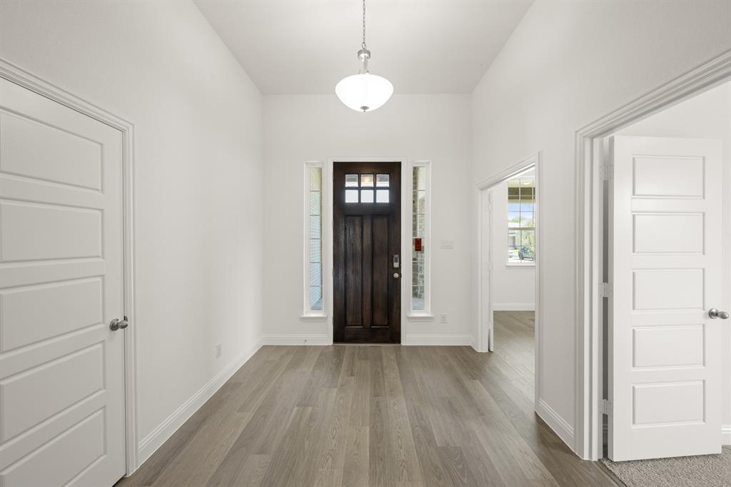 951 Anvil DeSoto, TX 75115 - Photo 5 of 40 951 Anvil Ct- Entry-1