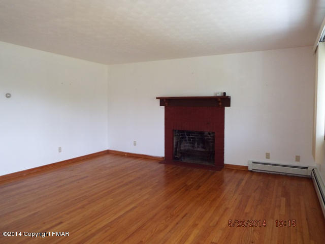 7 Shickshinny Valley Road Berwick, PA 18603 - Photo 4 of 18 Living room
