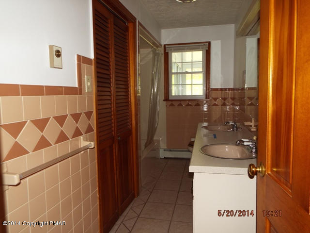 7 Shickshinny Valley Road Berwick, PA 18603 - Photo 9 of 18 Bath