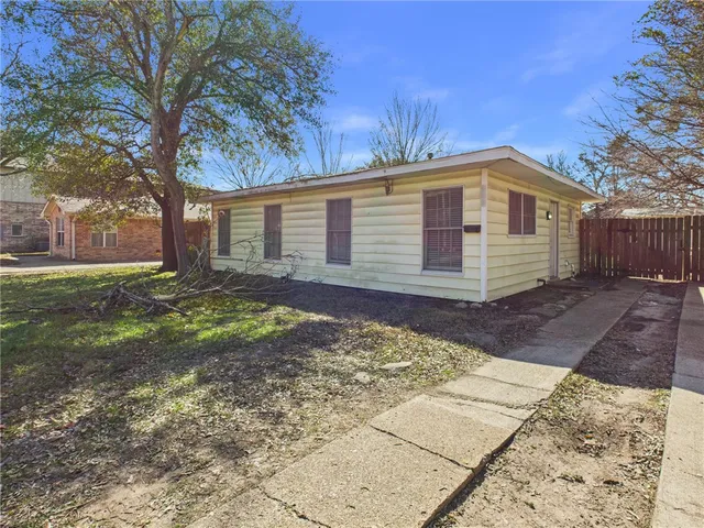 $1,500 | 608 Highlands Street, College Station, TX 77840