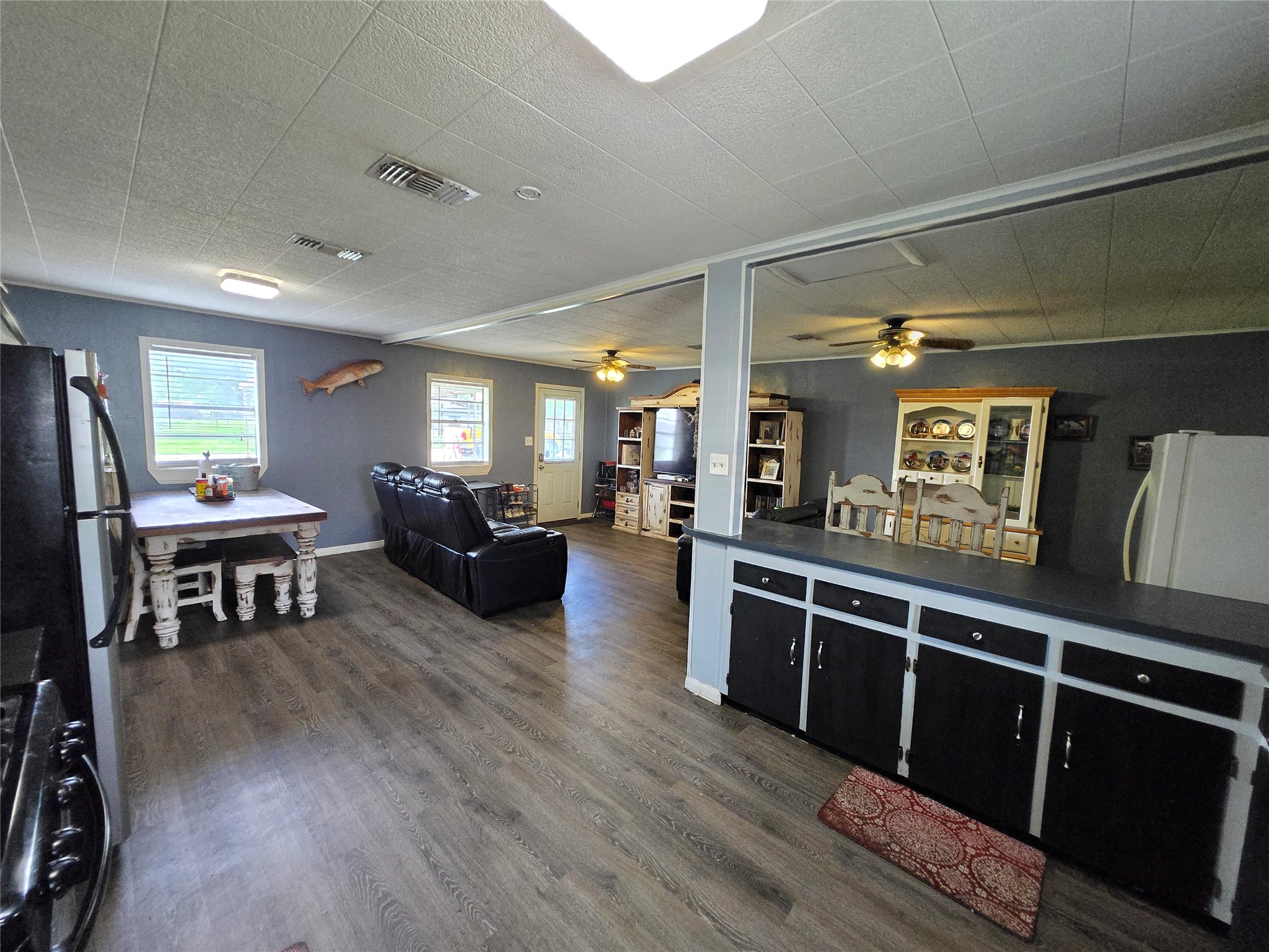 610 East Division Street Edna, TX 77957 - Photo 20 of 38 a living room with furniture and a wooden floor
