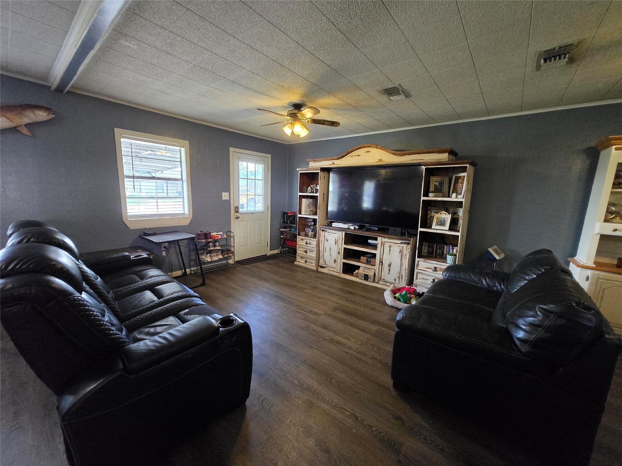 610 East Division Street Edna, TX 77957 - Photo 22 of 38 a living room with furniture and a flat screen tv