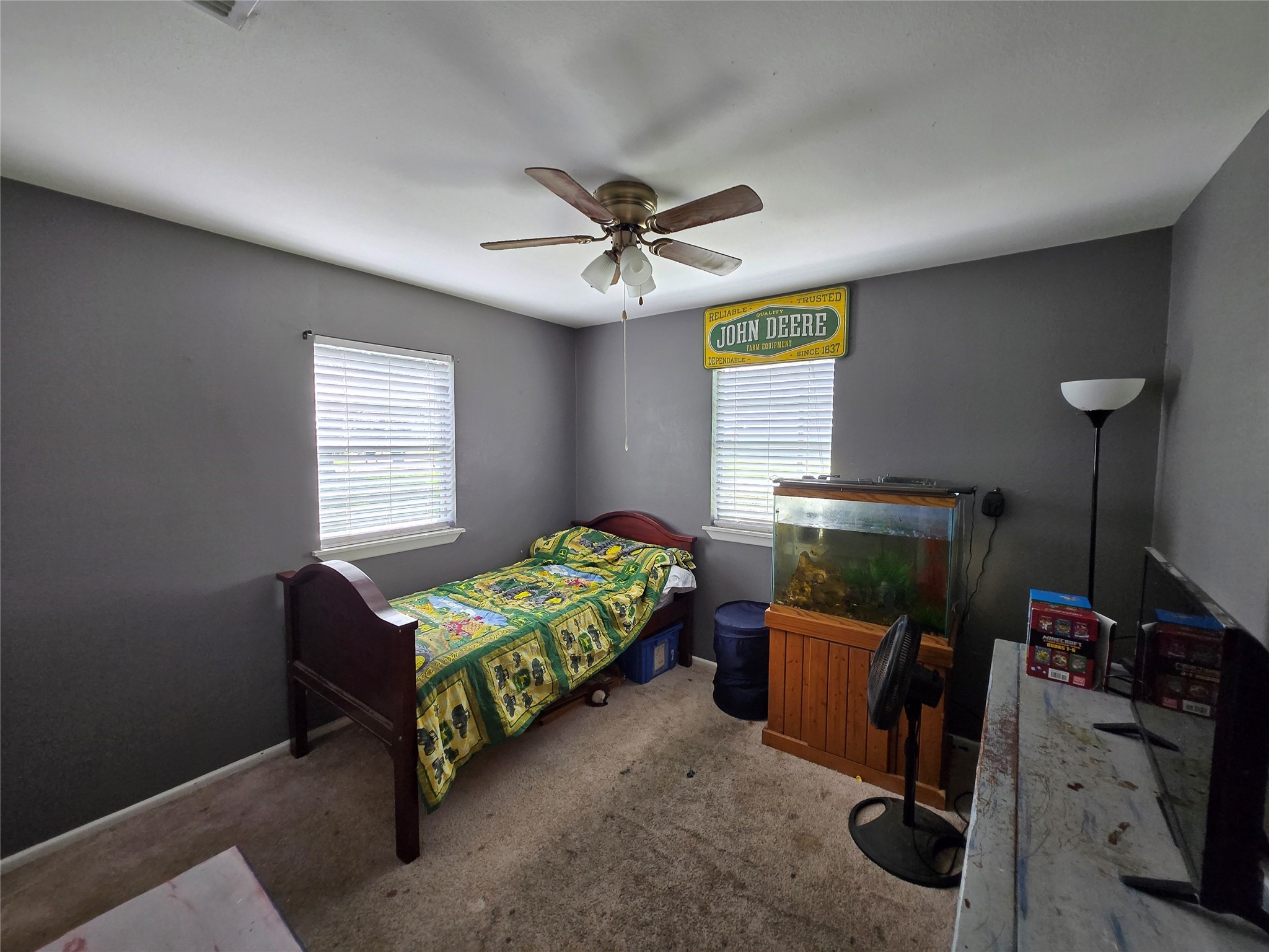 610 East Division Street Edna, TX 77957 - Photo 29 of 38 a bedroom with a bed a desk and chair