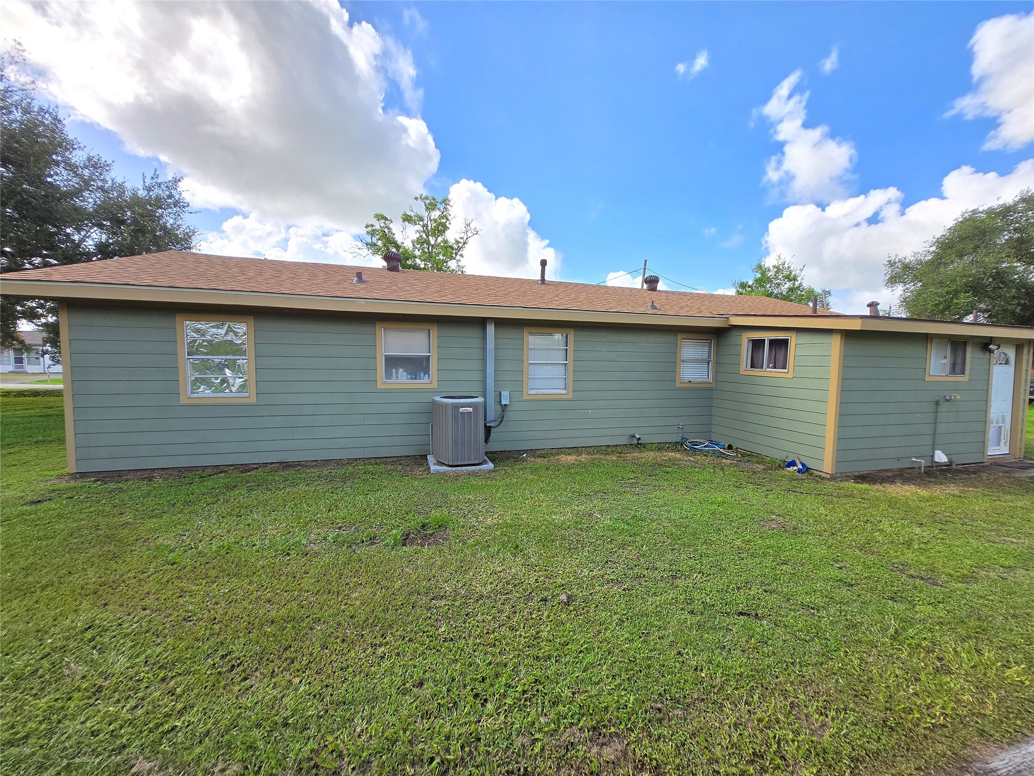 610 East Division Street Edna, TX 77957 - Photo 8 of 38 a backyard of a house with lots of green space
