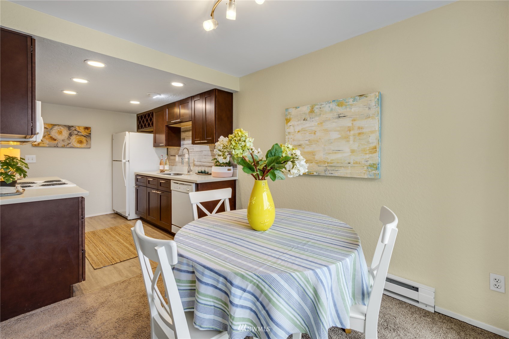 4100 Lake Washington Boulevard North, Unit D203 Renton, WA 98056 - Photo 13 of 30 a dining room with furniture and a potted plant