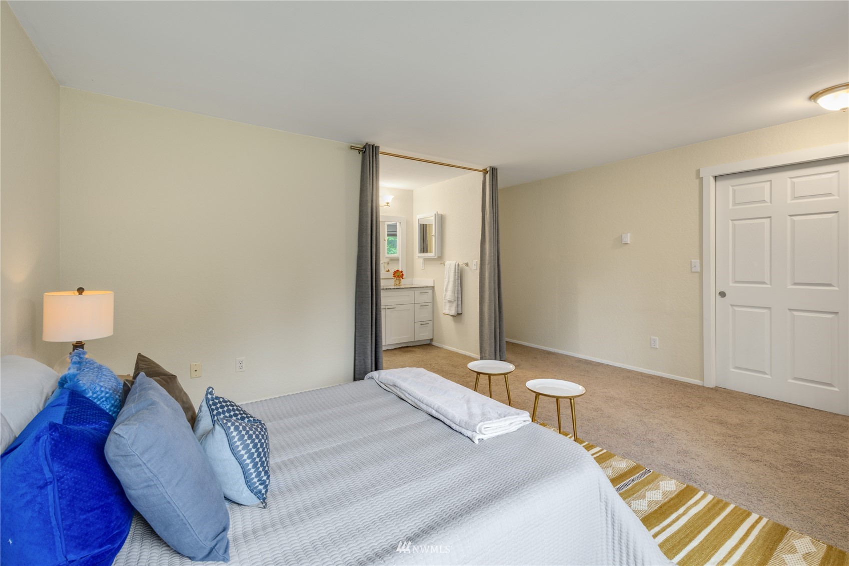 4100 Lake Washington Boulevard North, Unit D203 Renton, WA 98056 - Photo 20 of 30 a bedroom with a bed and a lamp