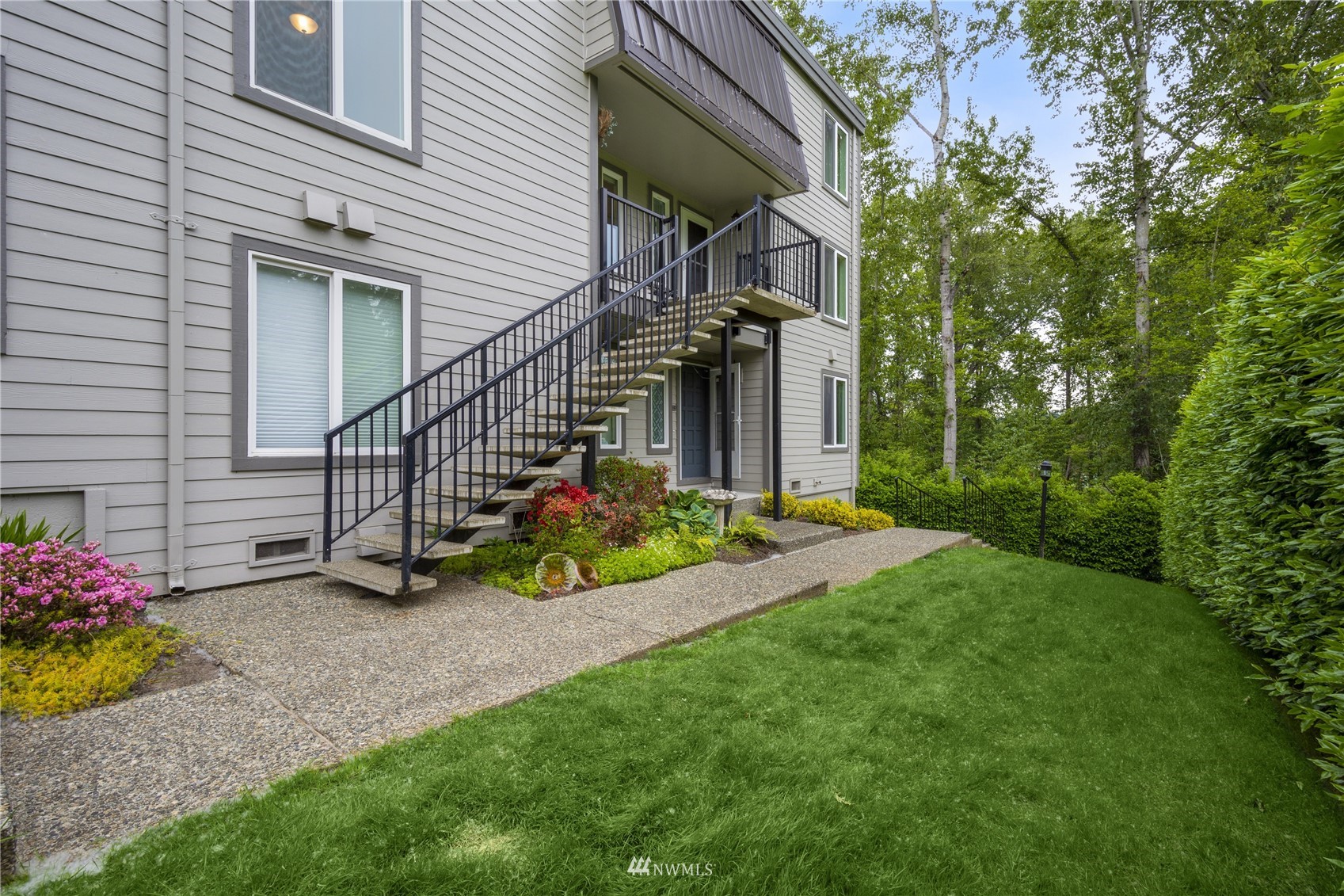 4100 Lake Washington Boulevard North, Unit D203 Renton, WA 98056 - Photo 4 of 30 a view of a house with backyard and garden