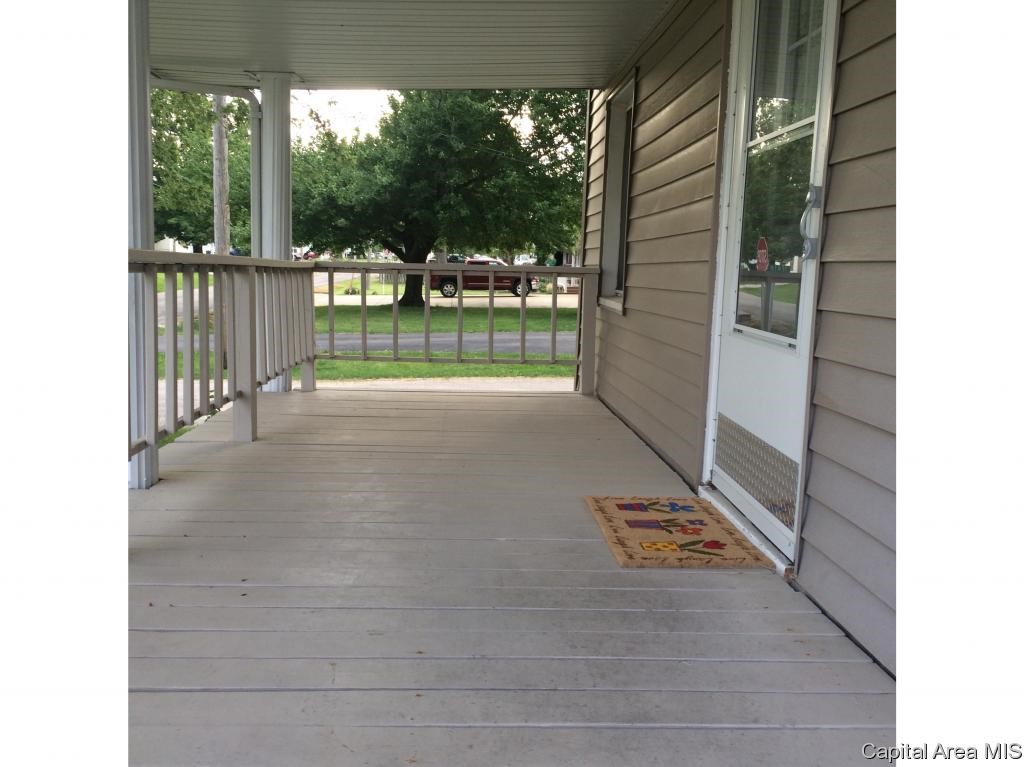 915 Rutledge Street Pawnee, IL 62558 - Photo 2 of 16