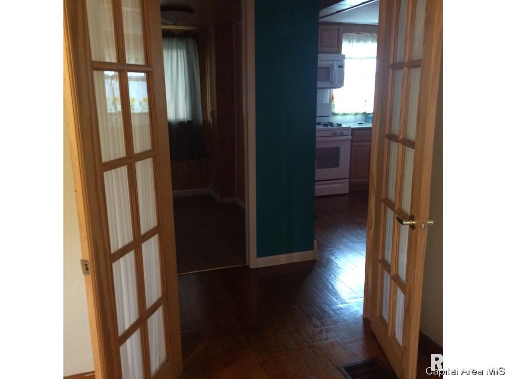 915 Rutledge Street Pawnee, IL 62558 - Photo 5 of 16