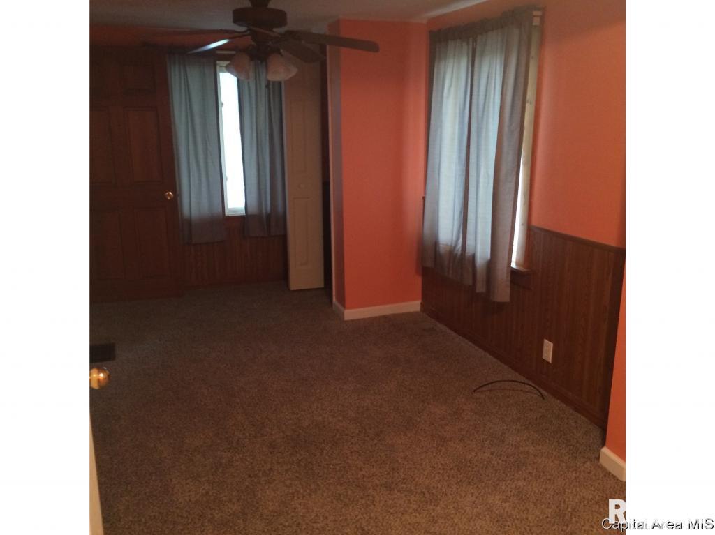 915 Rutledge Street Pawnee, IL 62558 - Photo 8 of 16