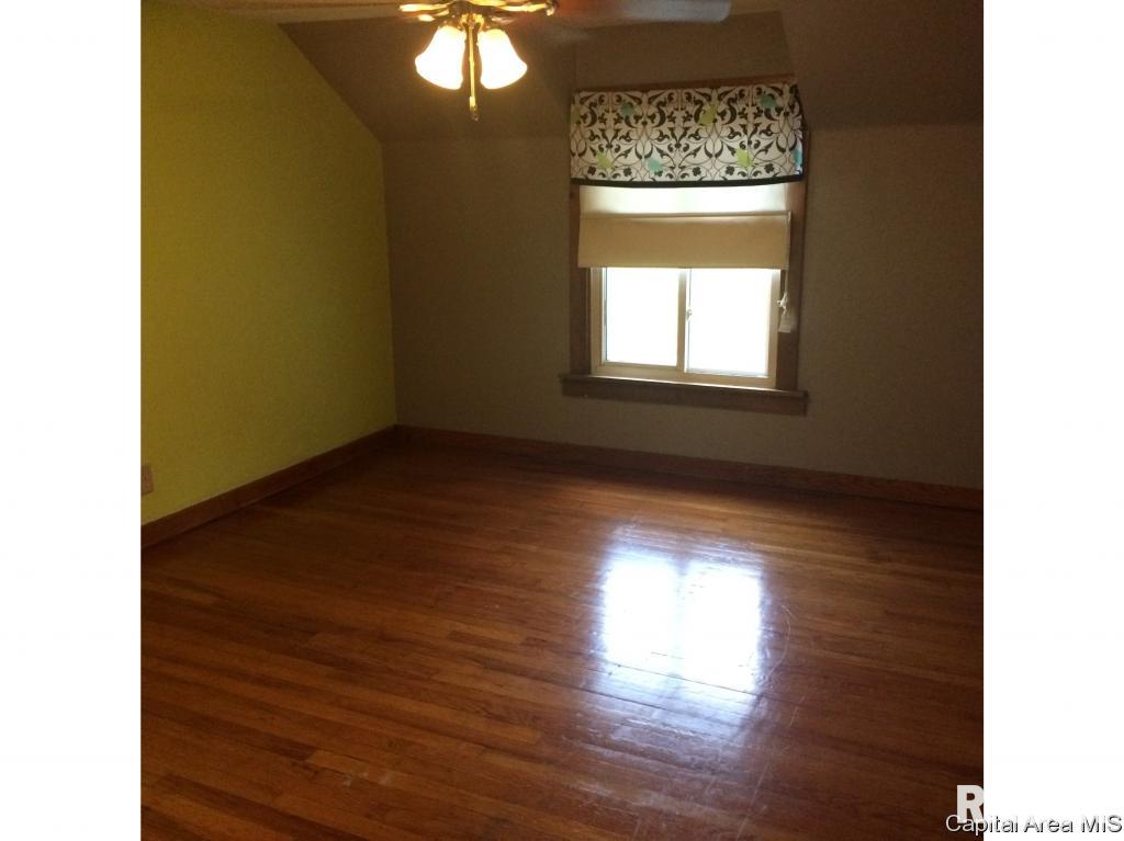 915 Rutledge Street Pawnee, IL 62558 - Photo 10 of 16