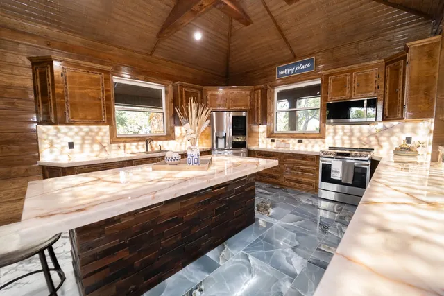 $3,500,000 | 1705 South Highway 77, La Grange, TX 78945