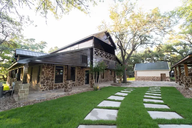 $3,500,000 | 1705 South Highway 77, La Grange, TX 78945