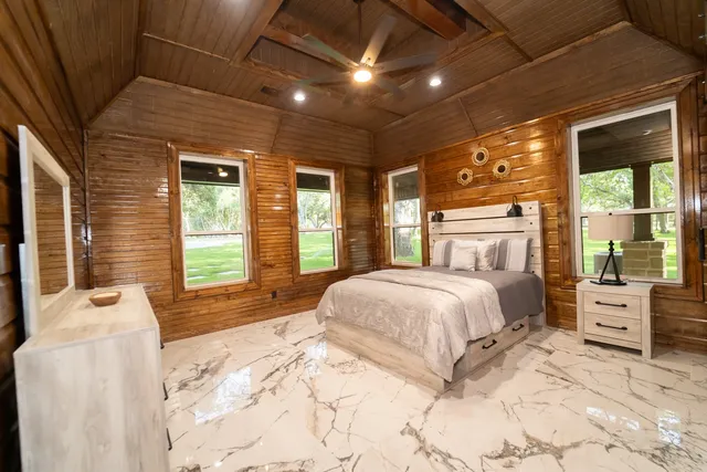 $3,500,000 | 1705 South Highway 77, La Grange, TX 78945