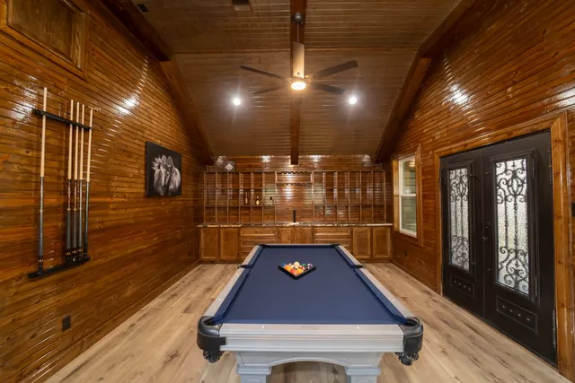 $3,500,000 | 1705 South Highway 77, La Grange, TX 78945