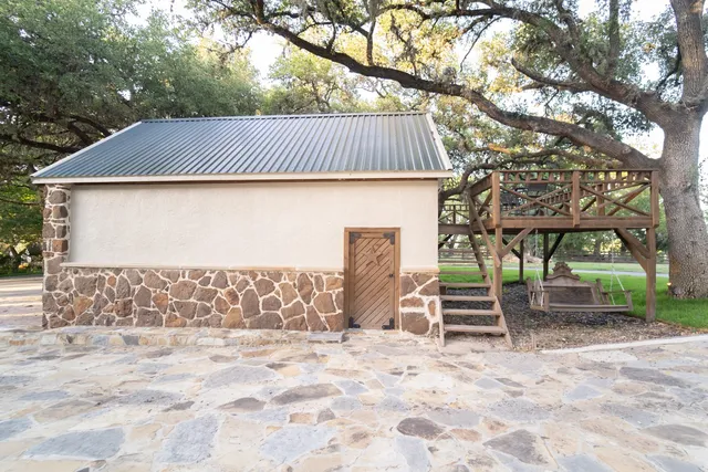 $3,500,000 | 1705 South Highway 77, La Grange, TX 78945