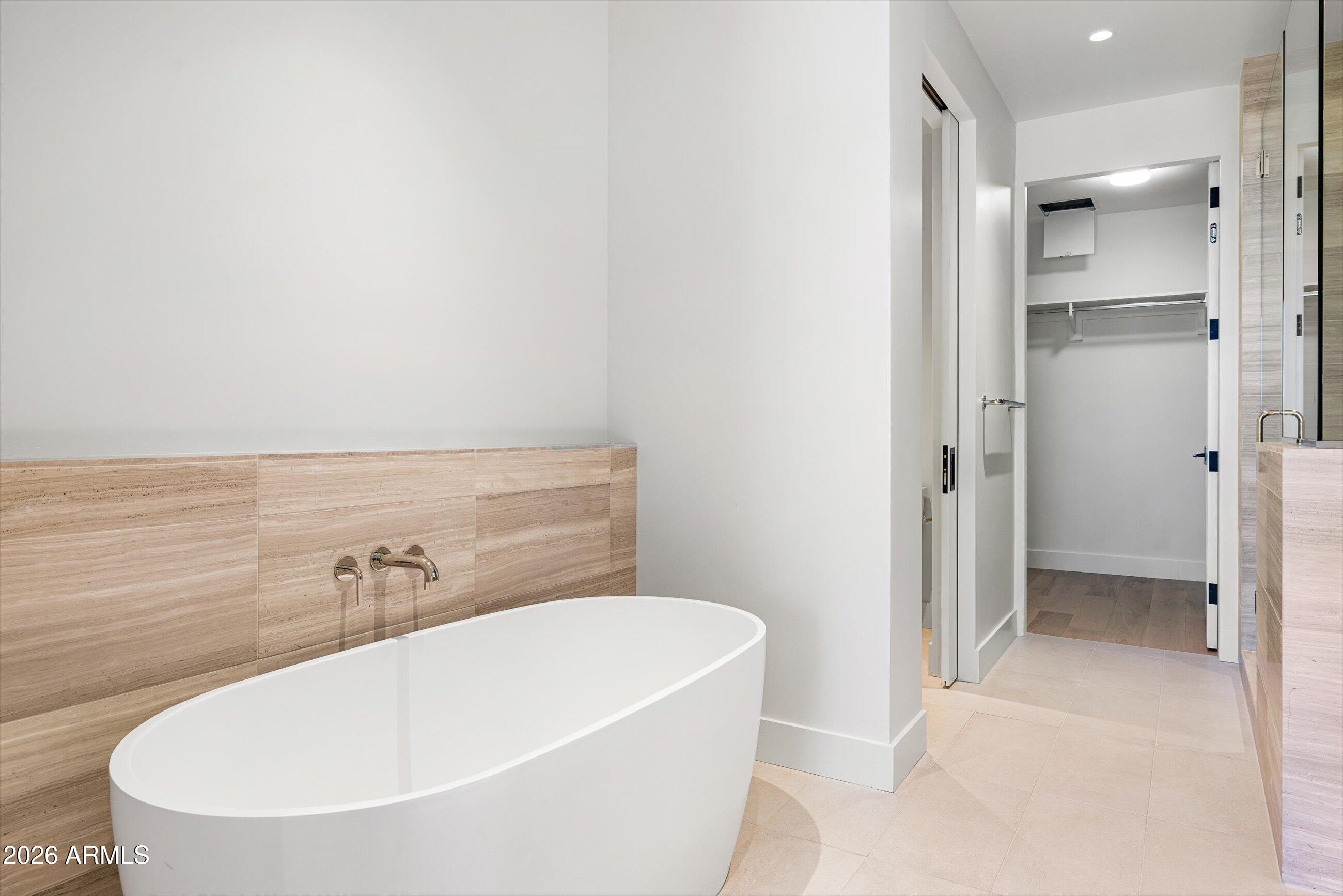 4849 North Camelback Ridge Road, Unit B104 Scottsdale, AZ 85251 - Photo 21 of 41 Primary Bath