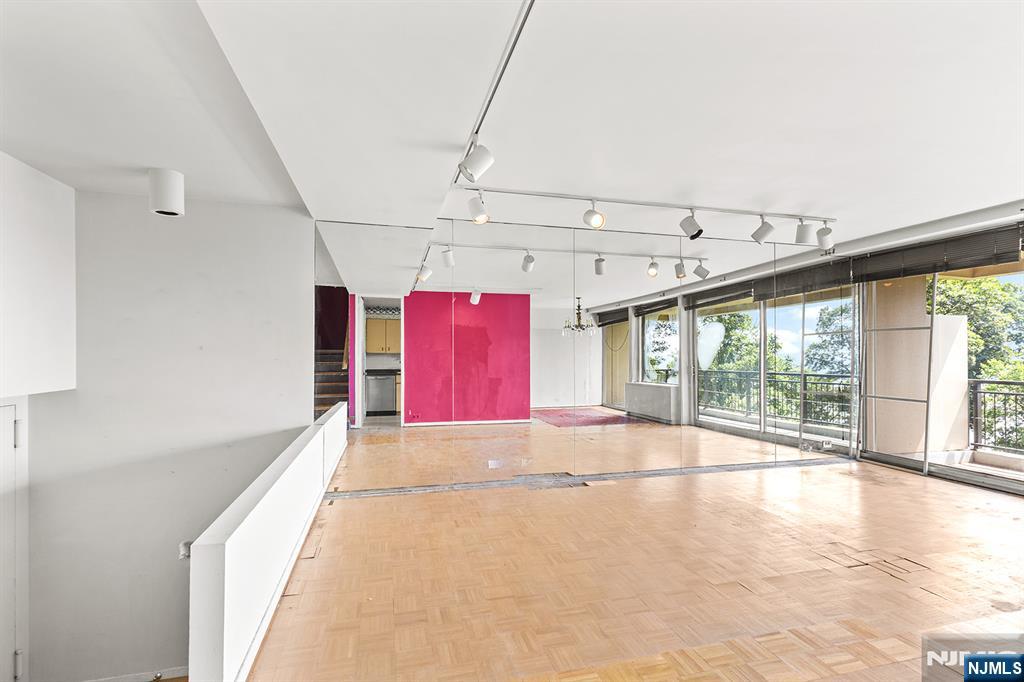 1 Horizon Road, Unit G2 Fort Lee, NJ 07024 - Photo 4 of 27