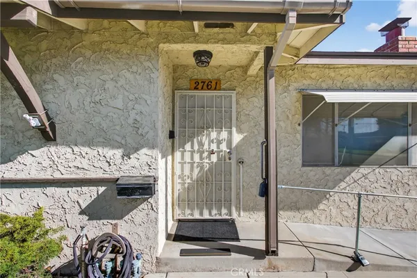 a view of entryway with a rug