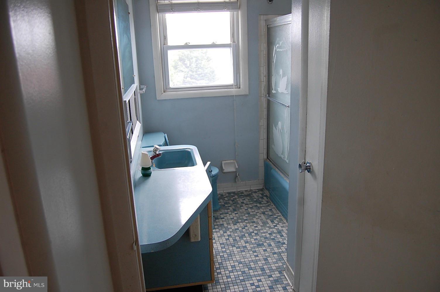 4236 Labyrinth Road Baltimore, MD 21215 - Photo 11 of 14 Bath